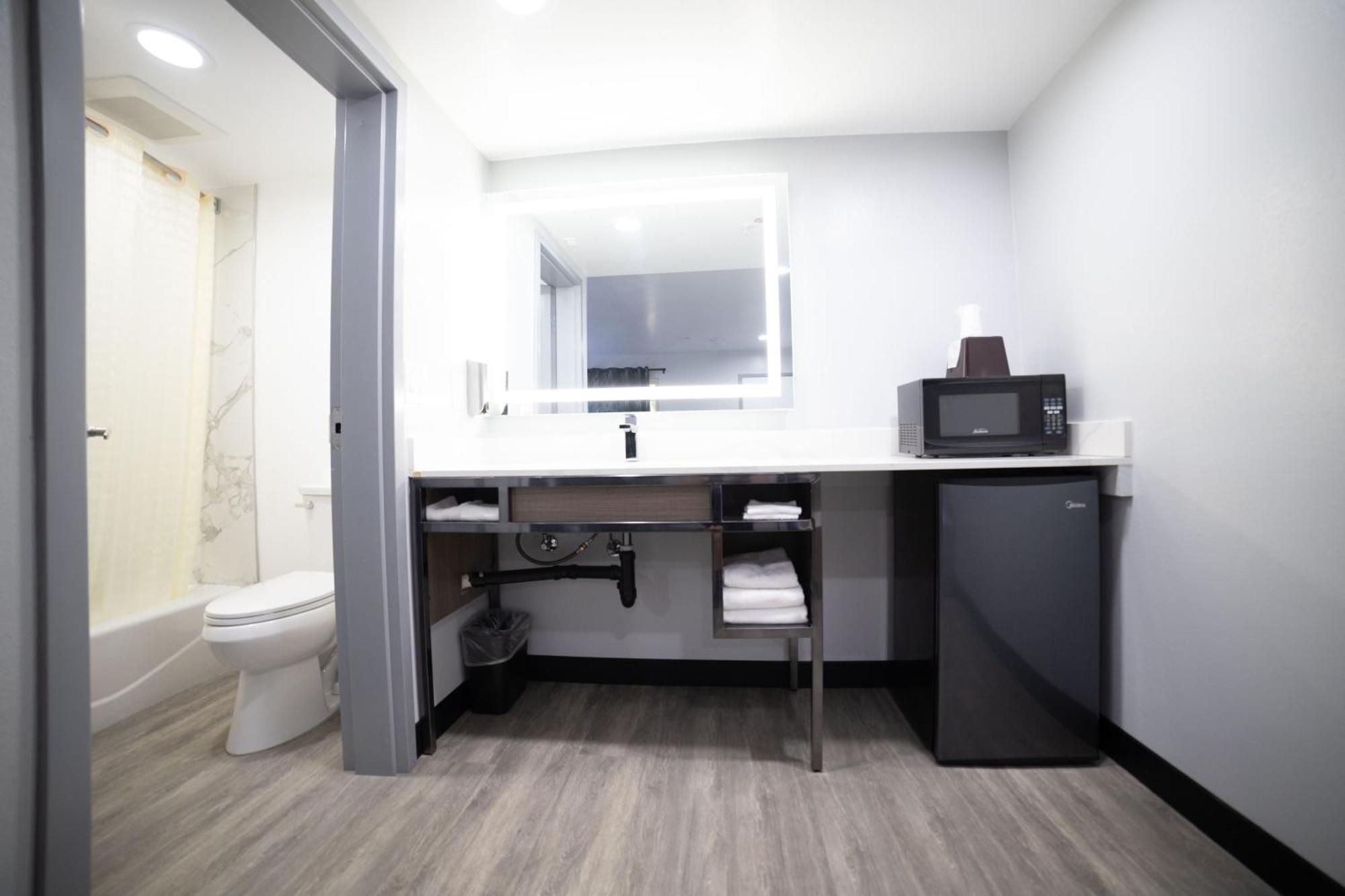 Express Inn & Suites Ontario Airport Exterior photo