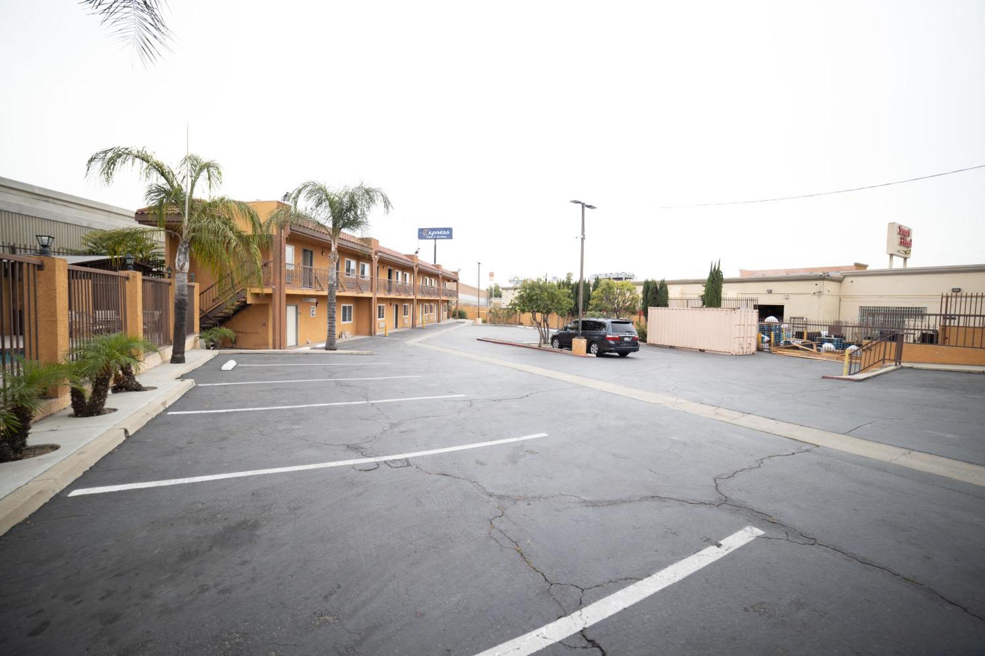 Express Inn & Suites Ontario Airport Exterior photo