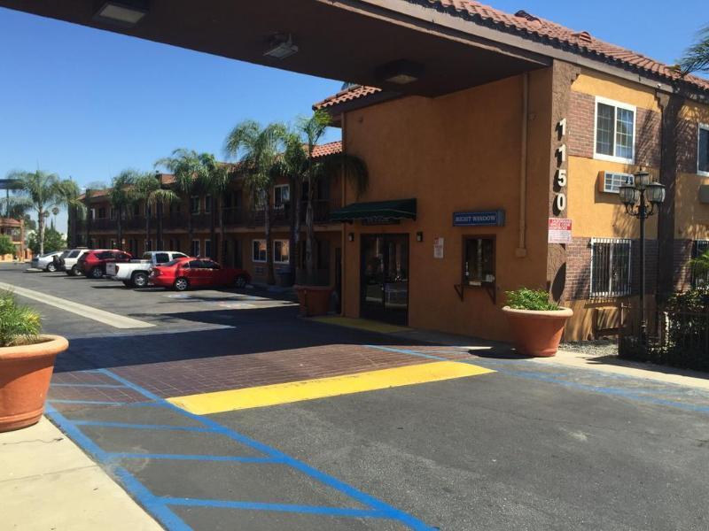 Express Inn & Suites Ontario Airport Exterior photo