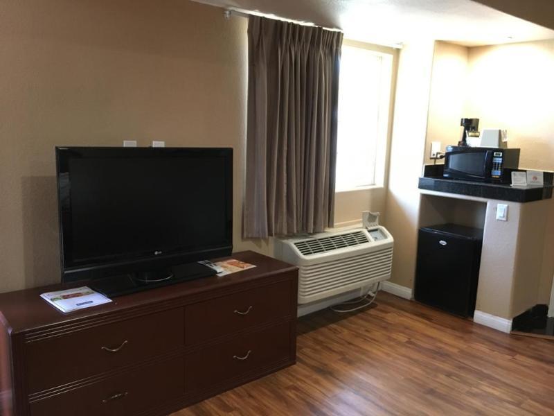 Express Inn & Suites Ontario Airport Exterior photo